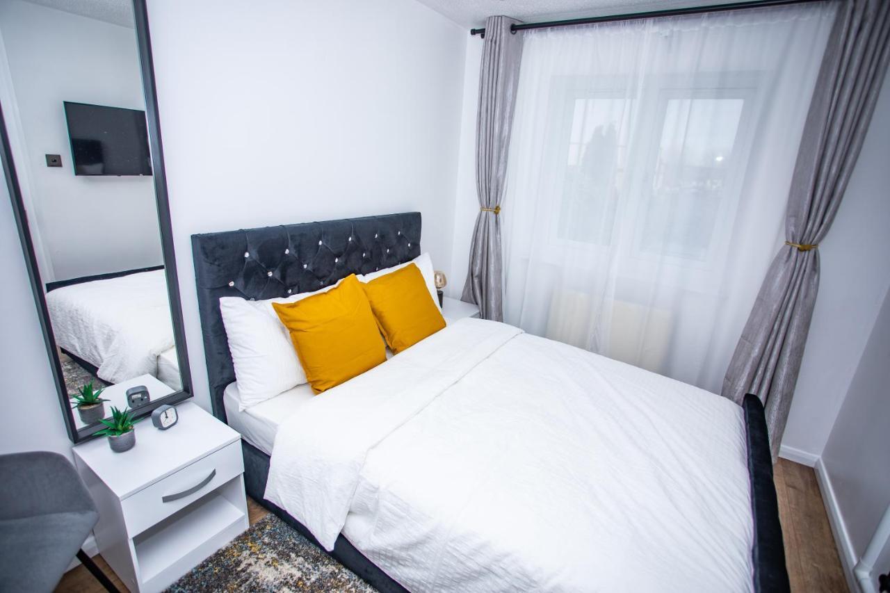 La Vida In Casa Hotel Thamesmead  Екстериор снимка